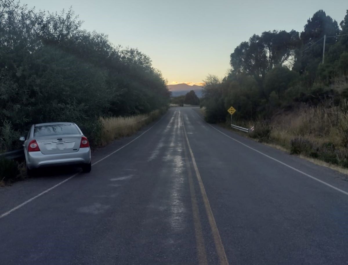 Se le reventó una cubierta y despistó en la ruta 71