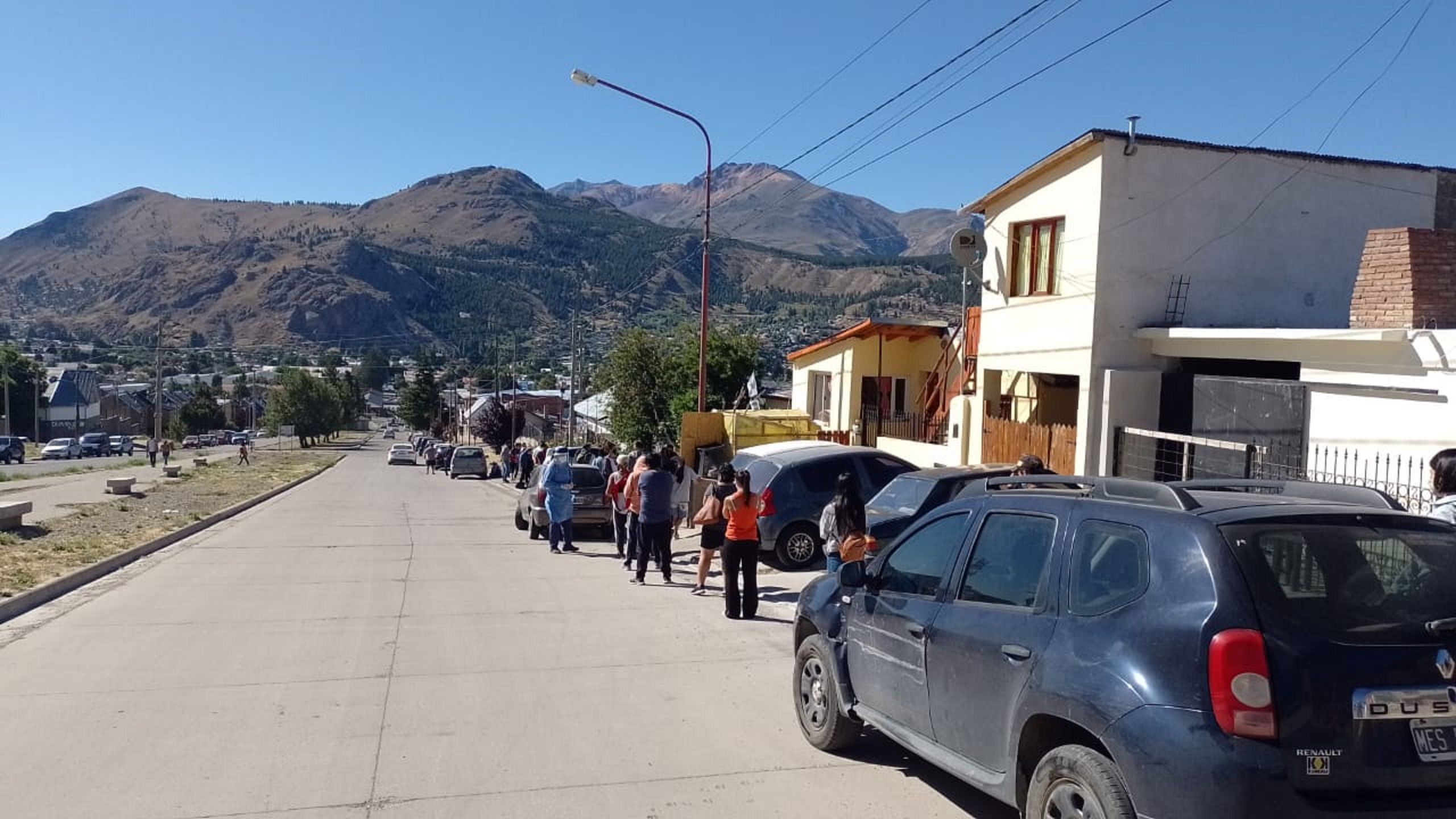 Esquel: con demoras comenzó a aplicarse el sistema de turnos para testeos