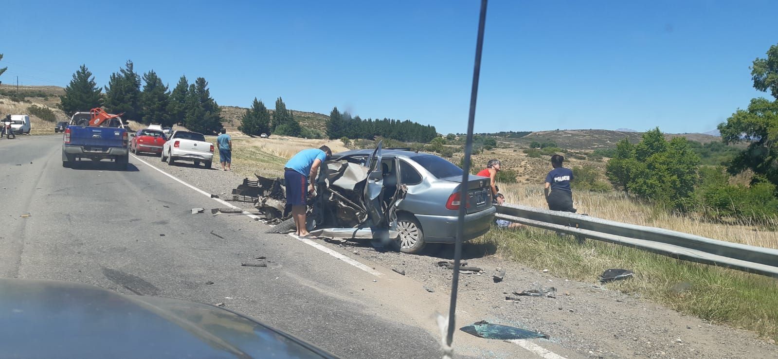Un carro se soltó de una camioneta y provocó un violento choque