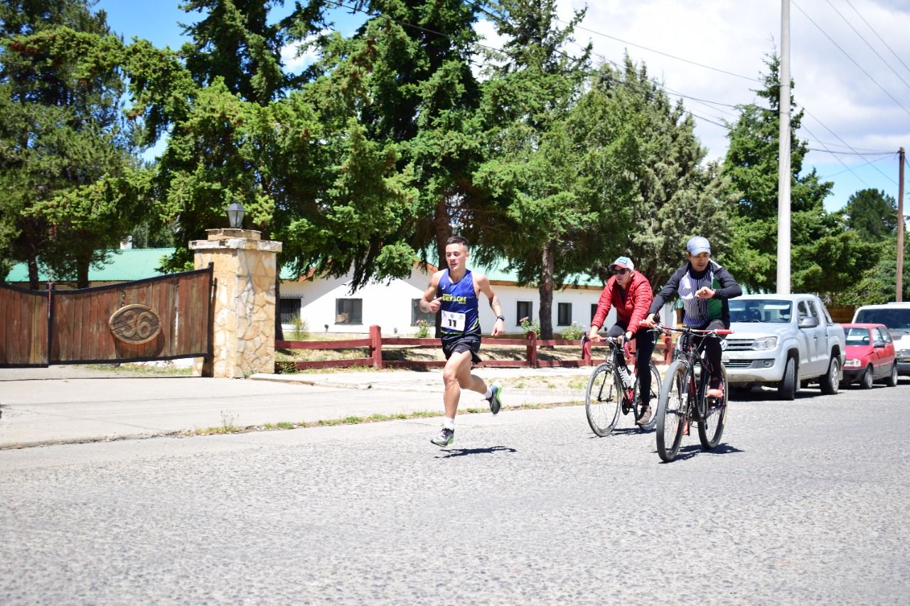 Roberts y Neipan fueron los ganadores en el primer aniversario de Arbe Running Team