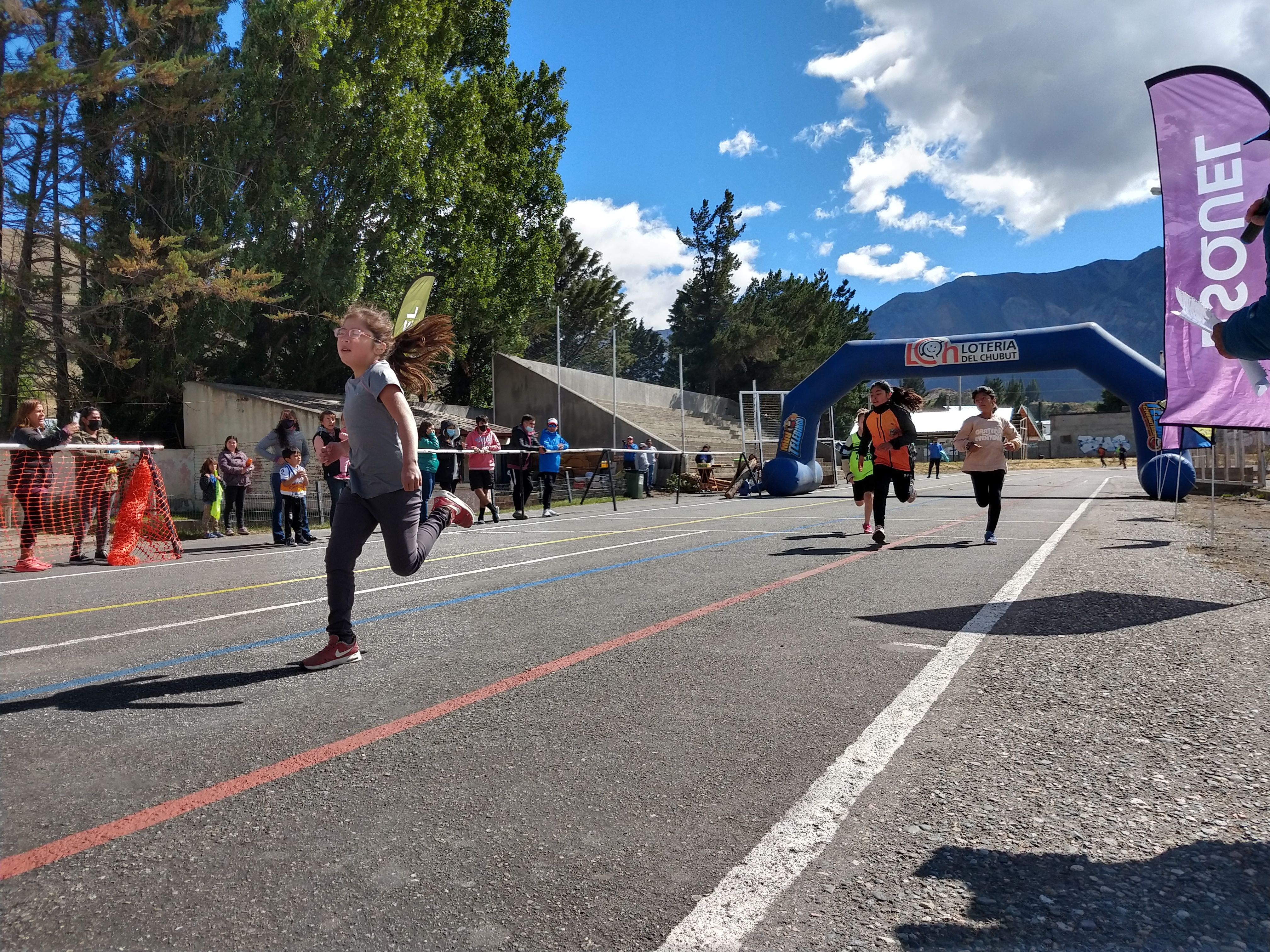 Roberts y Neipan fueron los ganadores en el primer aniversario de Arbe Running Team