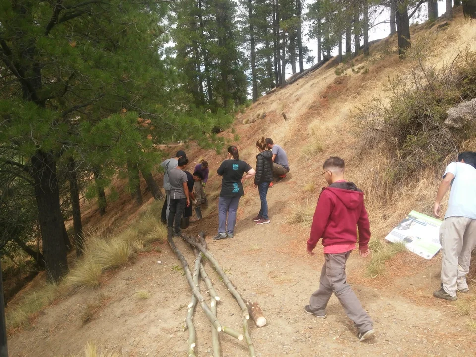"Amigos de La Cascada" trabajan para embellecer y mejorar la zona