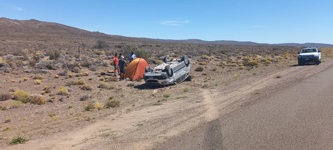 Viajaban a Trevelin, pero volcaron en la ruta 25