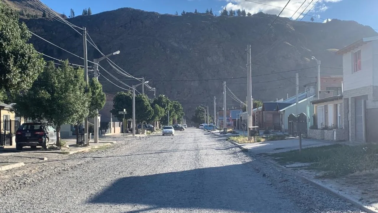 Comienza la pavimentación de la calle Tello y piden colaboración a los frentistas
