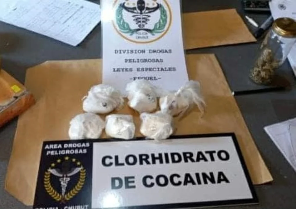 Esquel: Buscaban armas y encontraron más de 350 gramos de cocaína (Foto: Radio 3 Cadena Patagonia)
