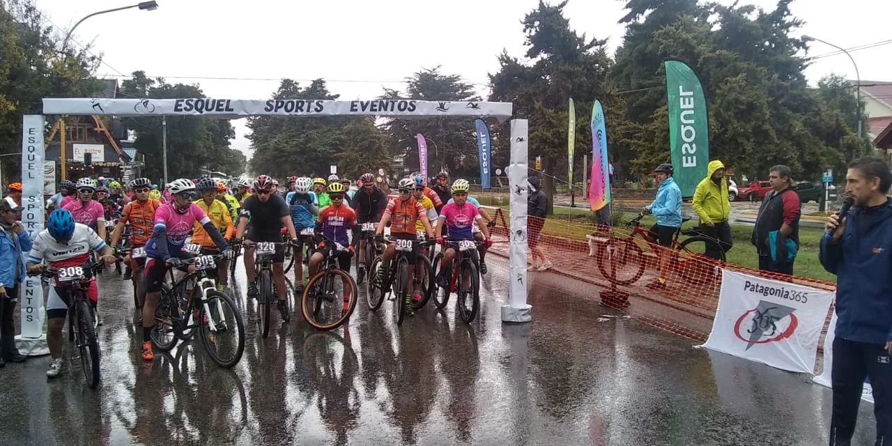 Bajo la lluvia, largó la tercera edición de la Esquel 360° Bike Fest
