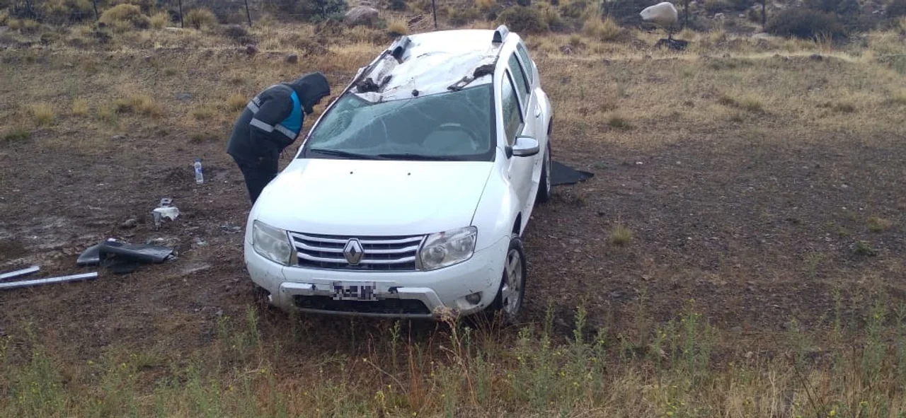 Siguen los vuelcos en la Ruta 40: esta vez sólo con daños materiales