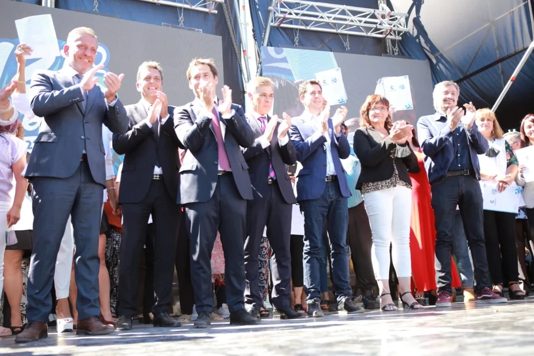 El 121 aniversario de Comodoro reunió a Arcioni, Wado de Pedro, Máximo Kirchner y Massa