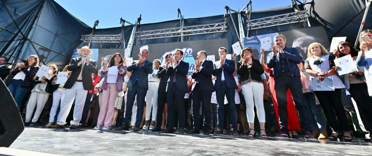 El 121 aniversario de Comodoro reunió a Arcioni, Wado de Pedro, Máximo Kirchner y Massa