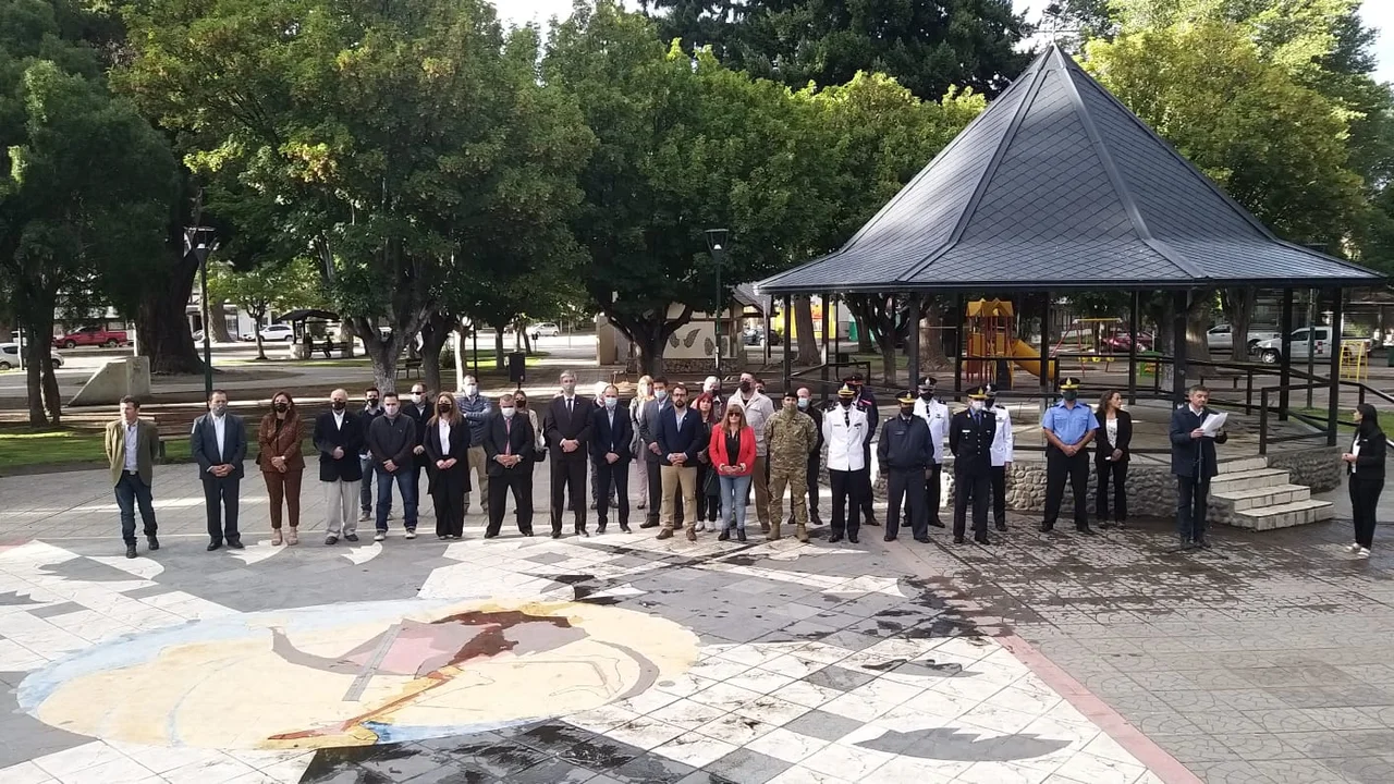 Con presencia del ministro de Seguridad, se izó el Pabellón Nacional