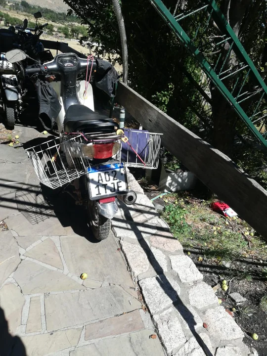 Motociclista sufrió un accidente en la zona del aeropuerto por el fuerte viento