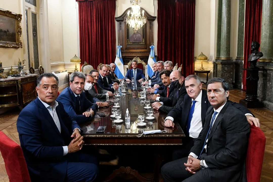 Arcioni participó de la reunión de gobernadores en apoyo al acuerdo con el FMI