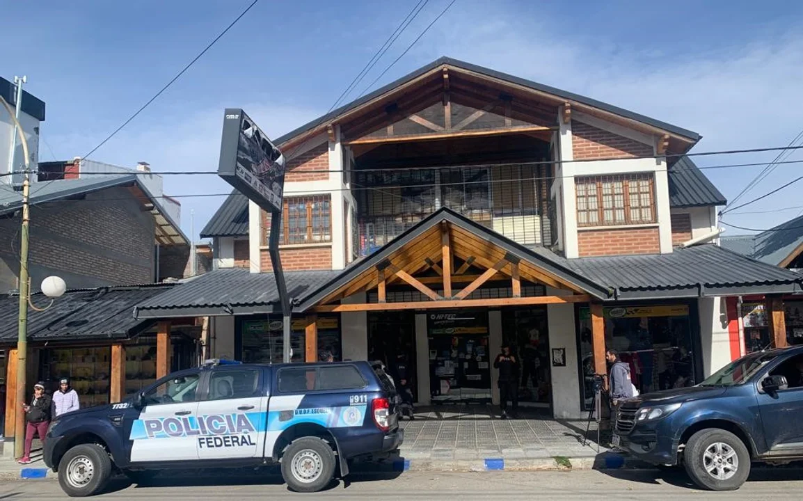 Allanamiento en un conocido comercio céntrico de Esquel