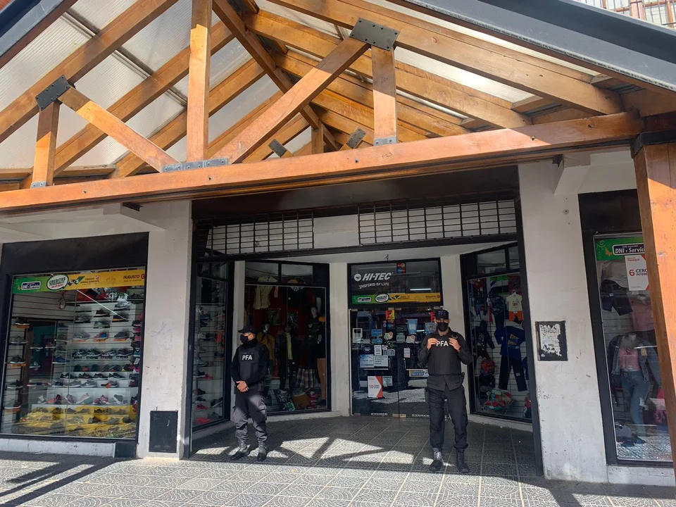 Allanamiento en conocido comercio de Esquel