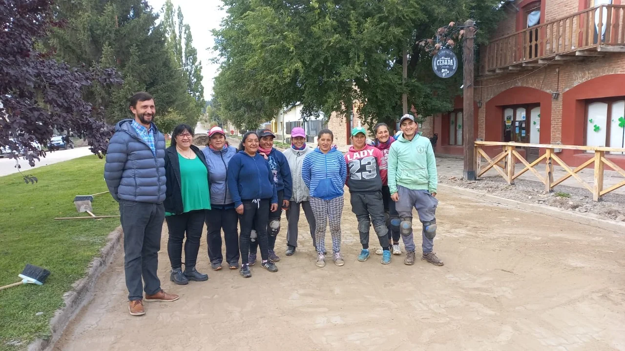 Trevelin: Habilitaron una nueva cuadra de adoquinado en Avenida Fontana