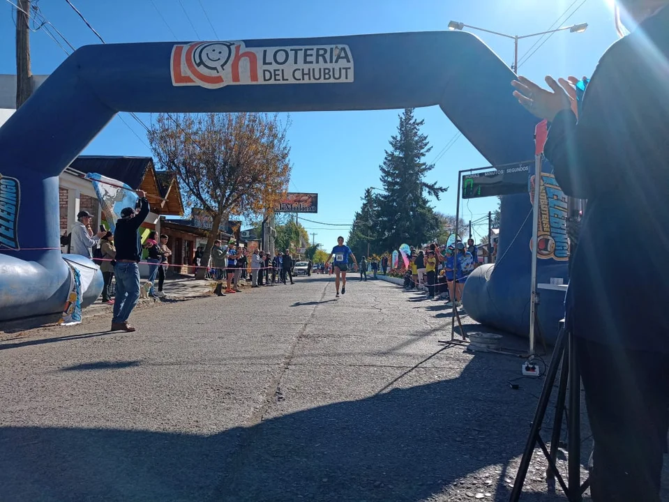Arbe y Neipan ganaron el medio maratón de Malvinas