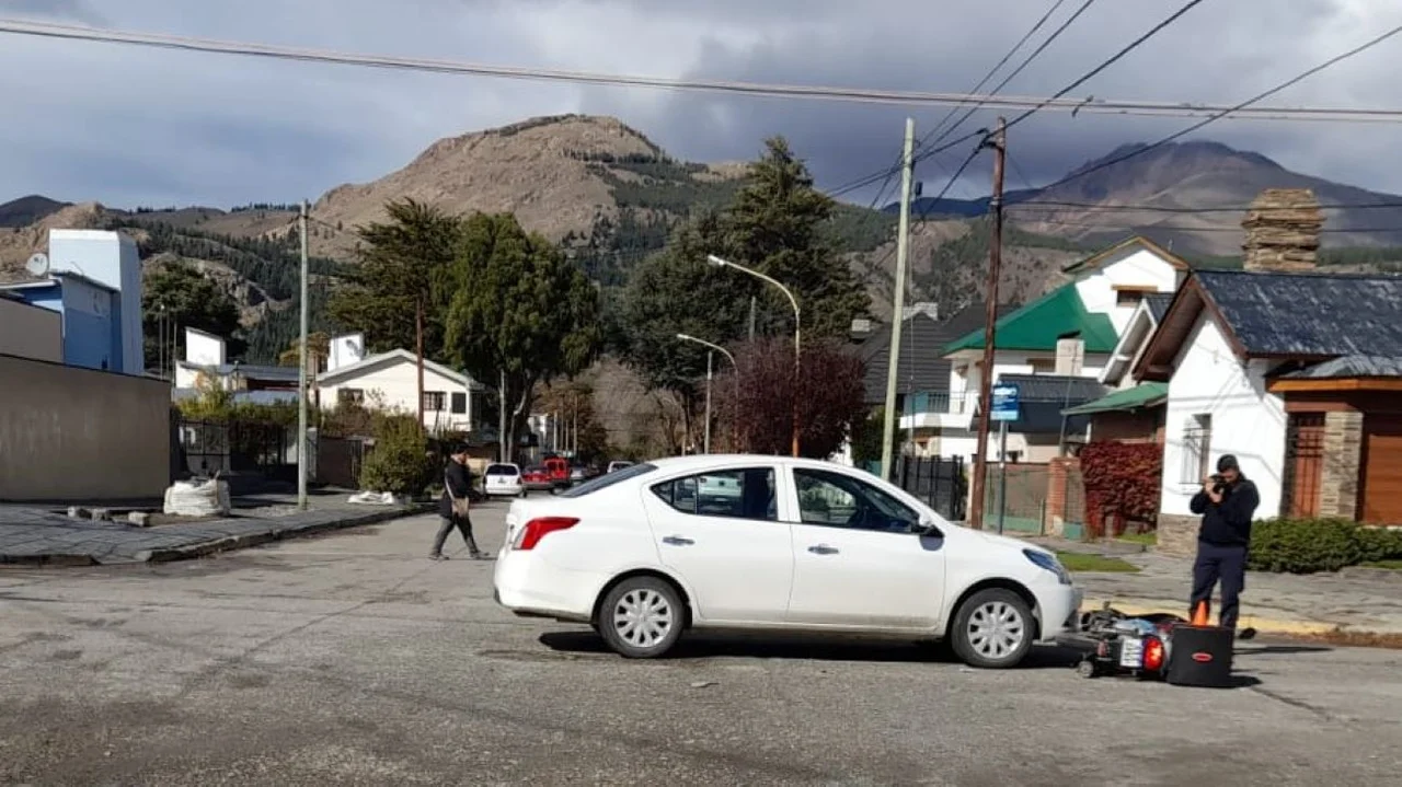 Esquel: Auto embistió a un motociclista que resultó lesionado