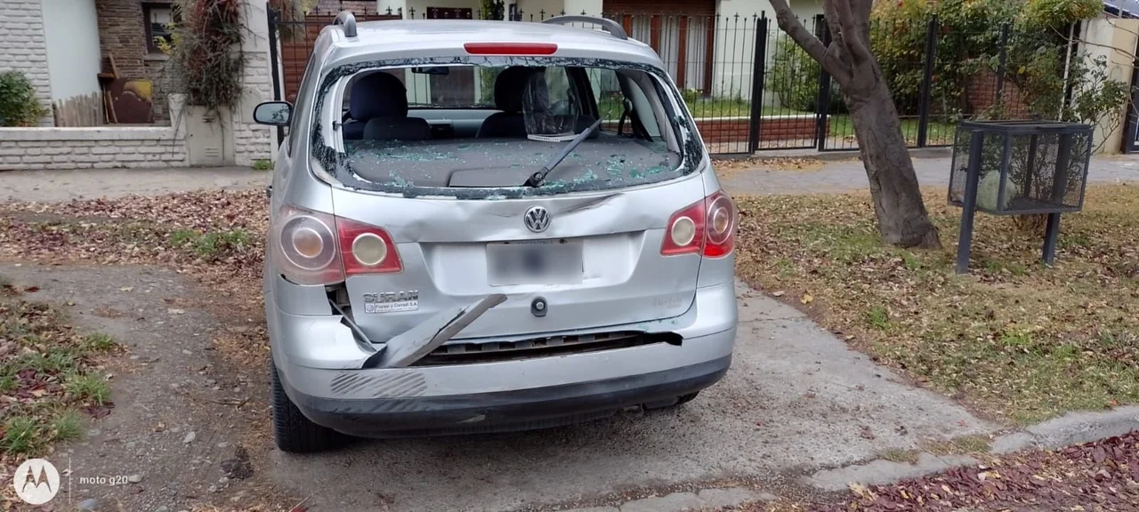 Un hombre fue trasladado al hospital tras chocar un auto y una moto