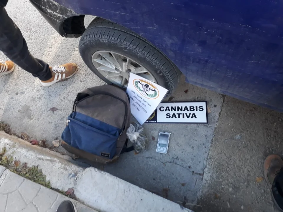 La Policía realizó un operativo por drogas a metros de Tribunales