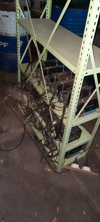 Desarticulan una banda de cibercrimen que estafó por 8 millones de pesos en Esquel