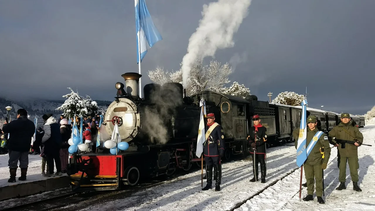 La Trochita celebró los 77 años de su llegada a Esquel con un imponente marco