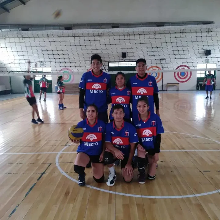 Seis equipos lideran la Liga Esquelense de Voley tras cuatro fechas