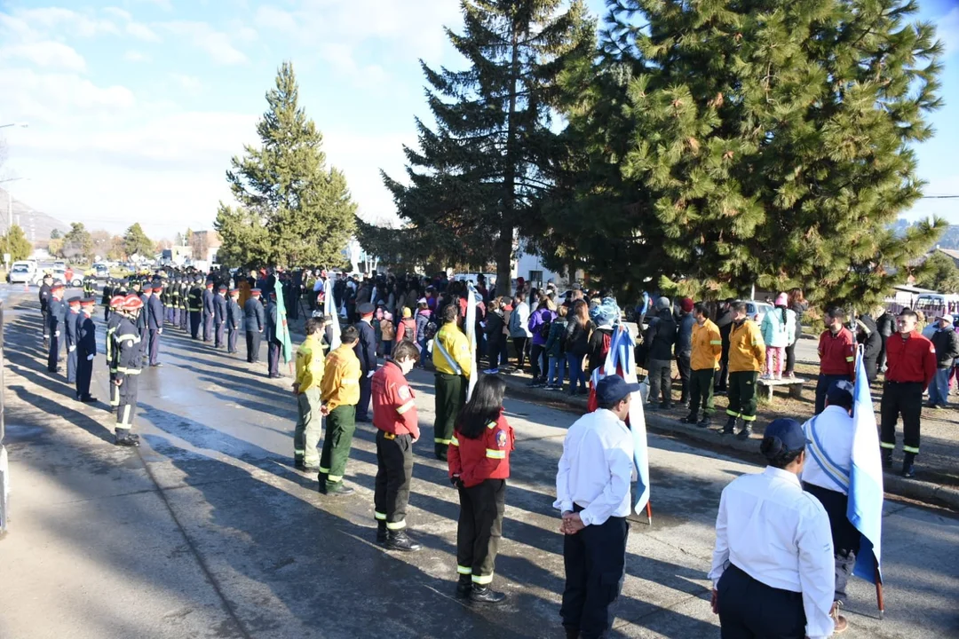 Bomberos de Esquel celebraron su día con reconocimientos y menciones especiales 