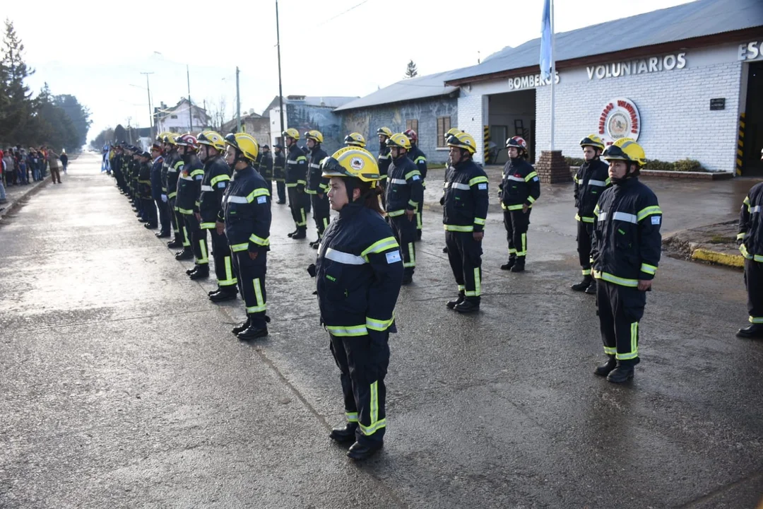 Bomberos de Esquel celebraron su día con reconocimientos y menciones especiales 