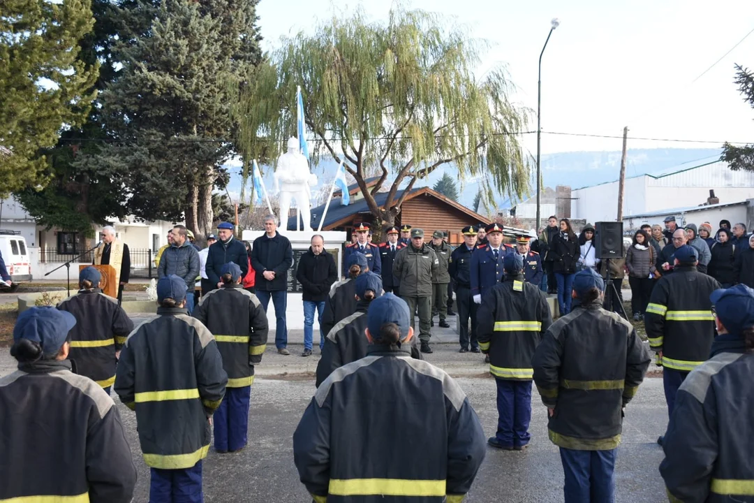 Bomberos de Esquel celebraron su día con reconocimientos y menciones especiales 