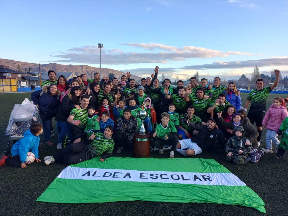 Fútbol de veteranos: Aldea Escolar, Frenos Quintín y Belgrano son los campeones