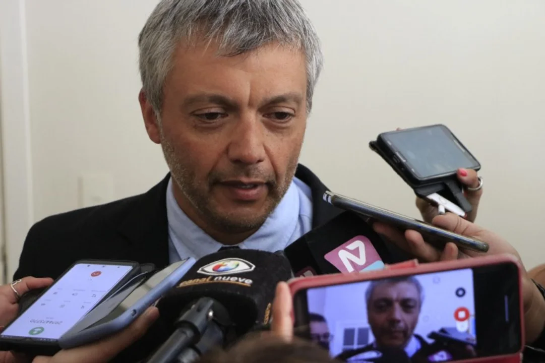 El Ministro de Ambiente de la provincia analiza viajar a Esquel en las próximas horas