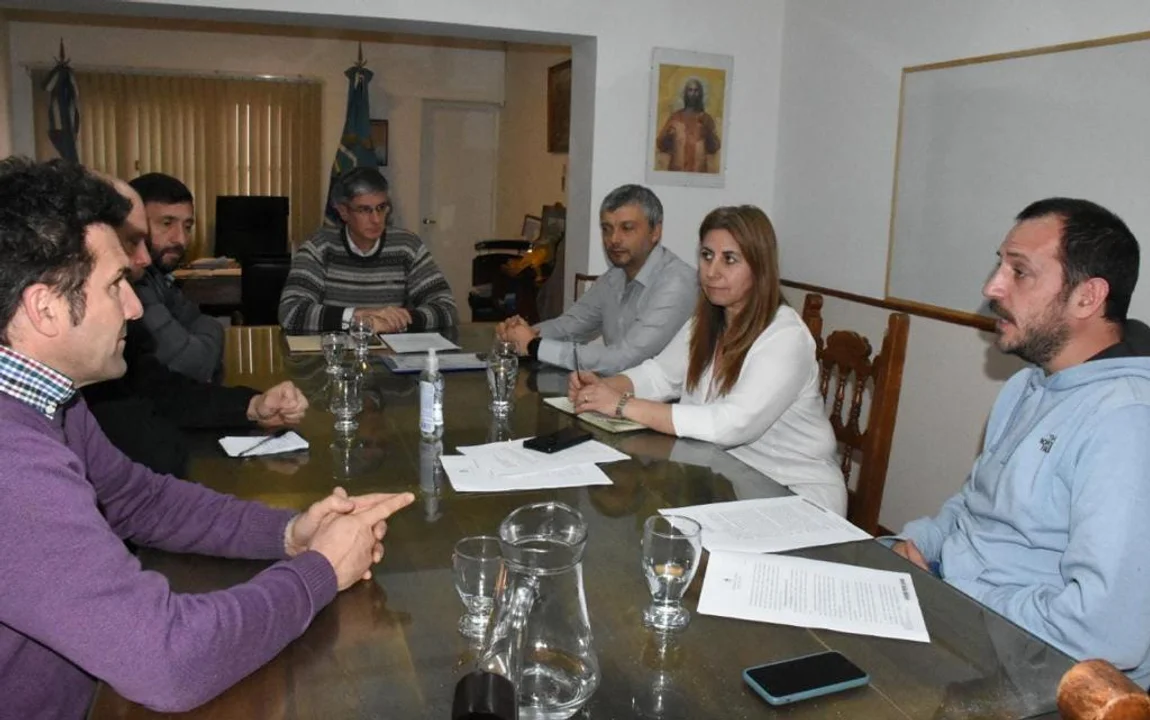 Bloqueo en la Planta: el ministro Jure se reúne con intendentes y la Comunidad Nahuelpan