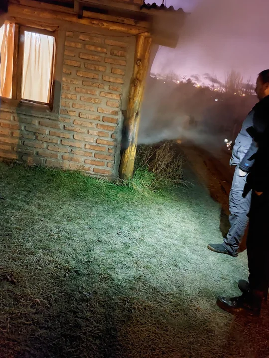 Sofocaron incendio accidental en una vivienda en Trevelin