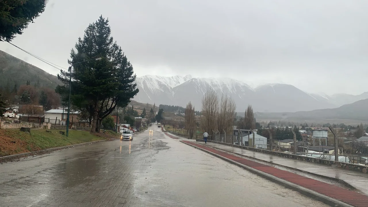 Así están las calles de Esquel con las intensas lluvias
