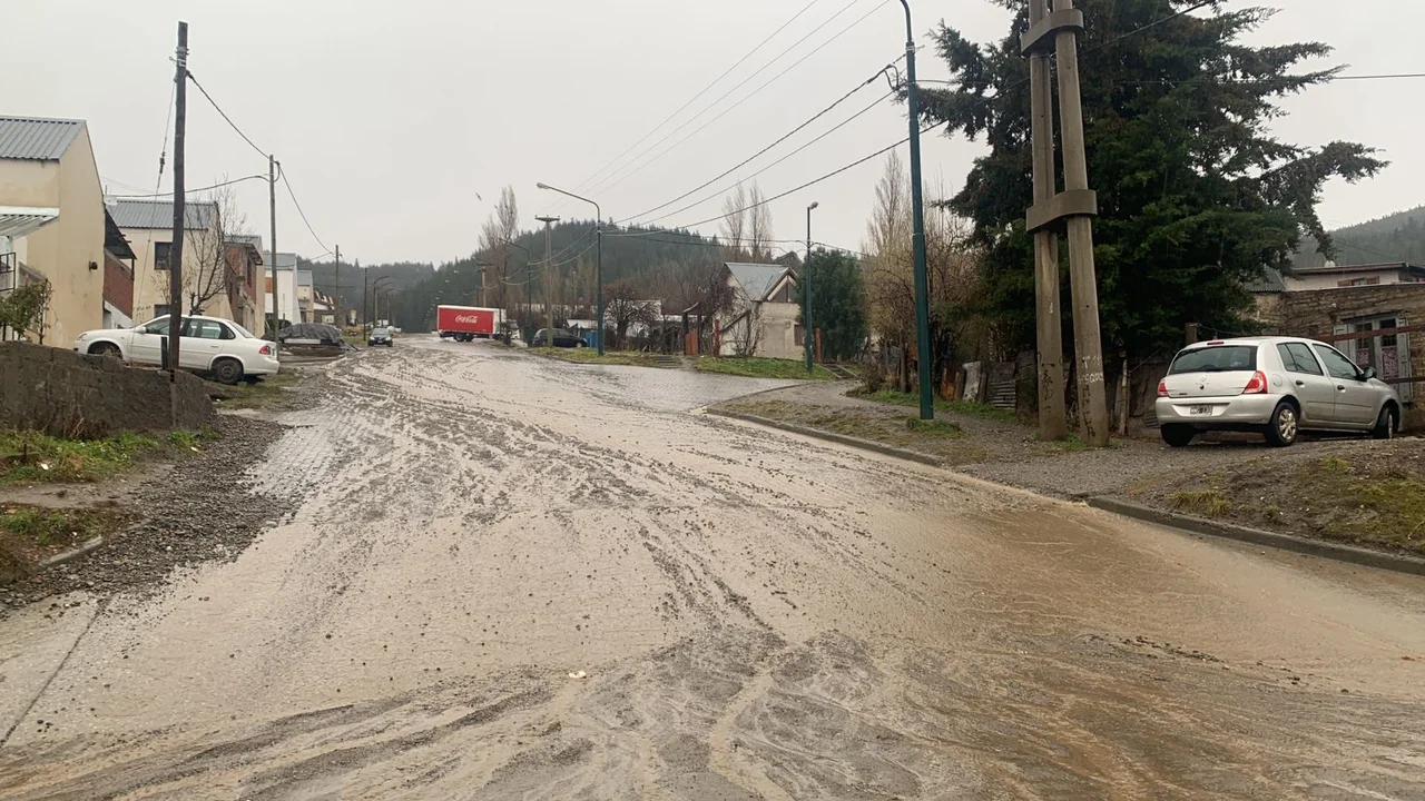 Así están las calles de Esquel con las intensas lluvias