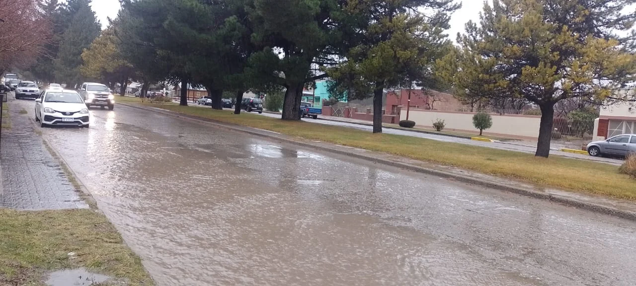 Así están las calles de Esquel con las intensas lluvias