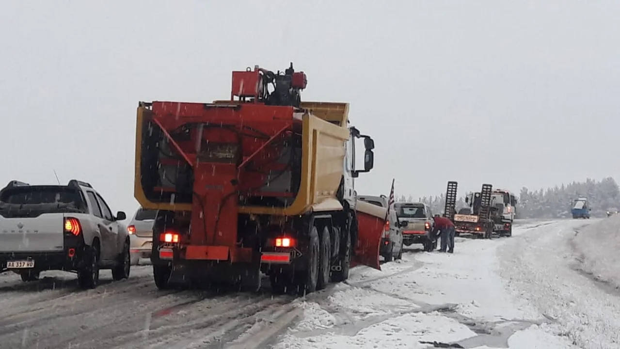 Nevada intensa: tarde de despistes en la ruta entre Esquel y Trevelin
