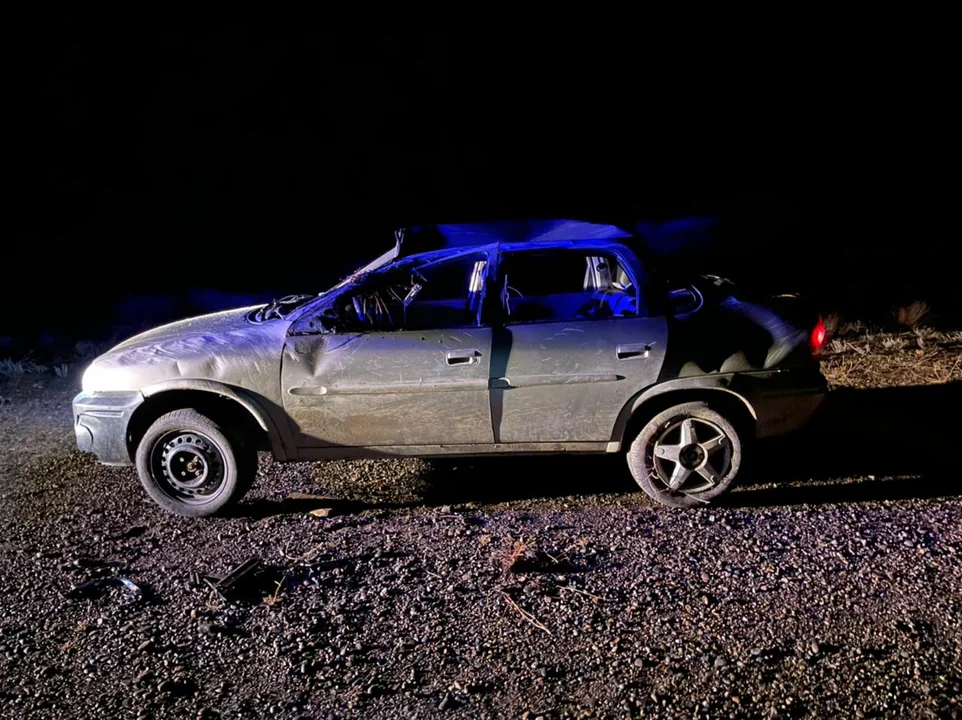 Un empleado policial lesionado tras volcar a causa del hielo