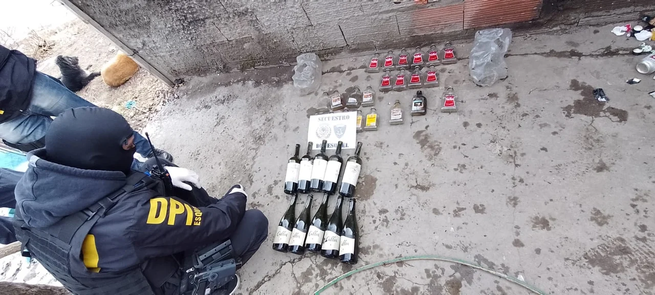 Buscaban elementos sustraídos de una distribuidora y hallaron una moto robada