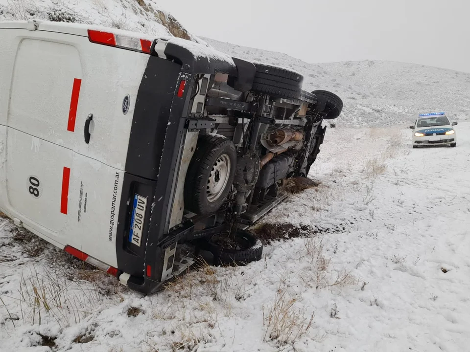 Un vuelco en la helada ruta entre Esquel y Tecka