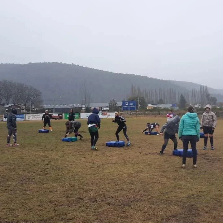 Rugby: jugadoras de Esquel entrenaron con la selección de la Unión de Los Lagos del Sur