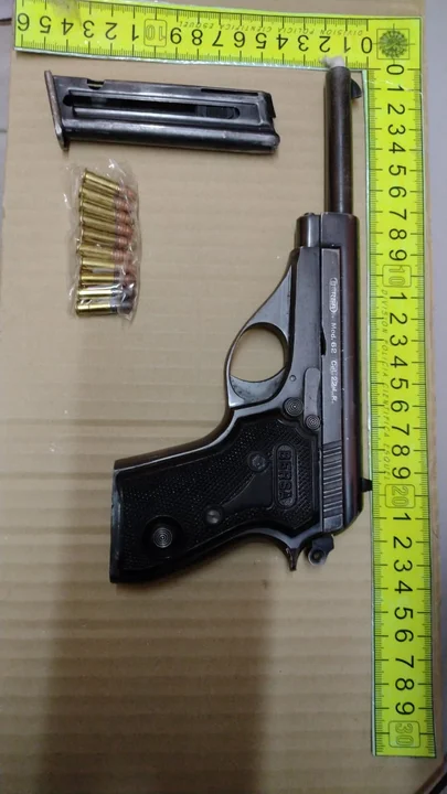 Entró a un bar con una pistola en la mochila y fue detenida
