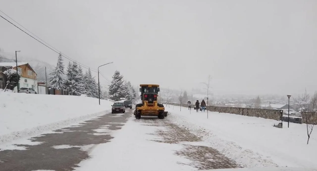 El municipio de Esquel dispuso acciones preventivas por el alerta de nieve y lluvias