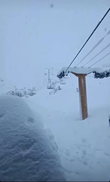 La Hoya recibió una fuerte nevada: mirá cómo está el centro de esquí
