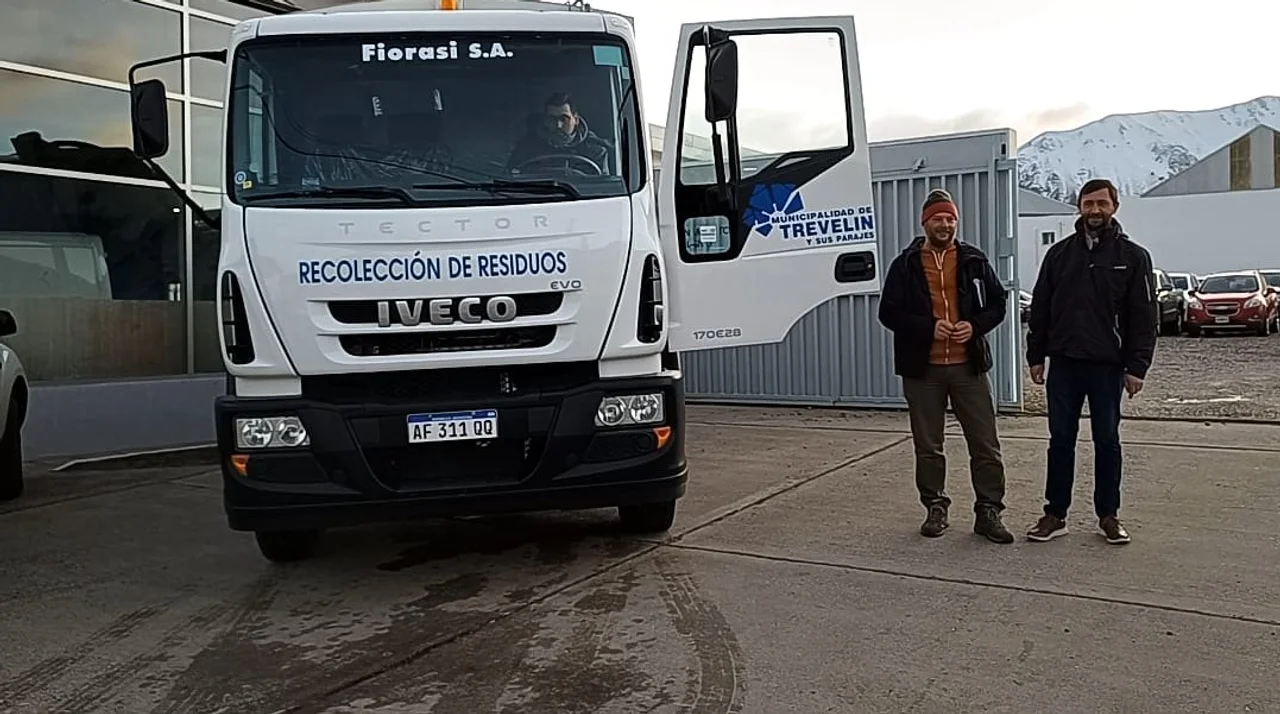 Trevelin cuenta con un nuevo camión compactador de residuos