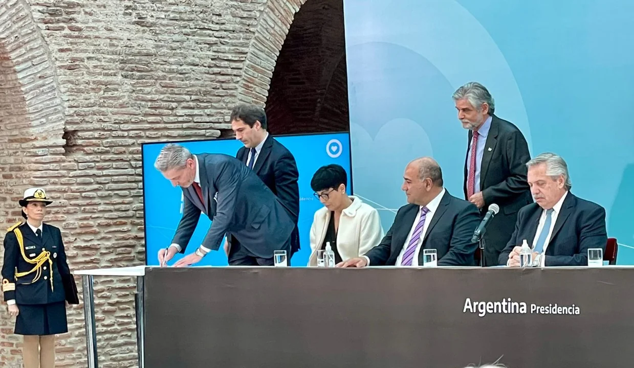CIEFAP: Arcioni y Fernández firmaron una carta intención para terminar el Parque Científico Tecnológico