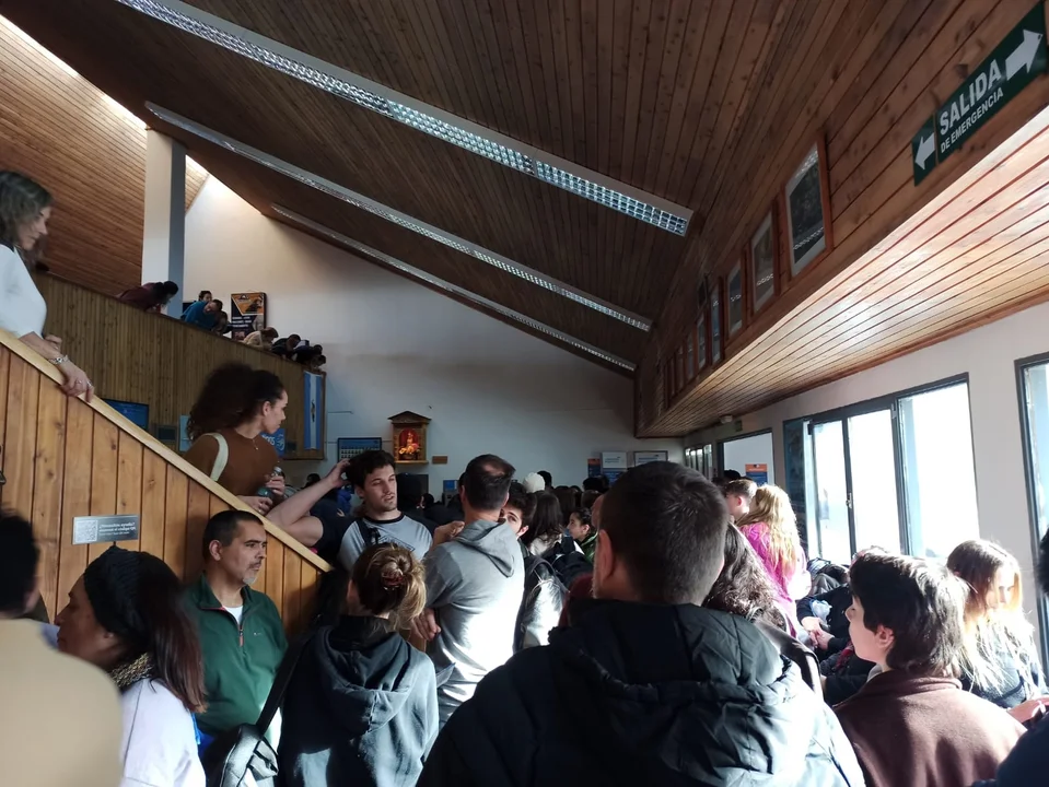 Enojo de pasajeros por el desvío de los vuelos que venían a Esquel