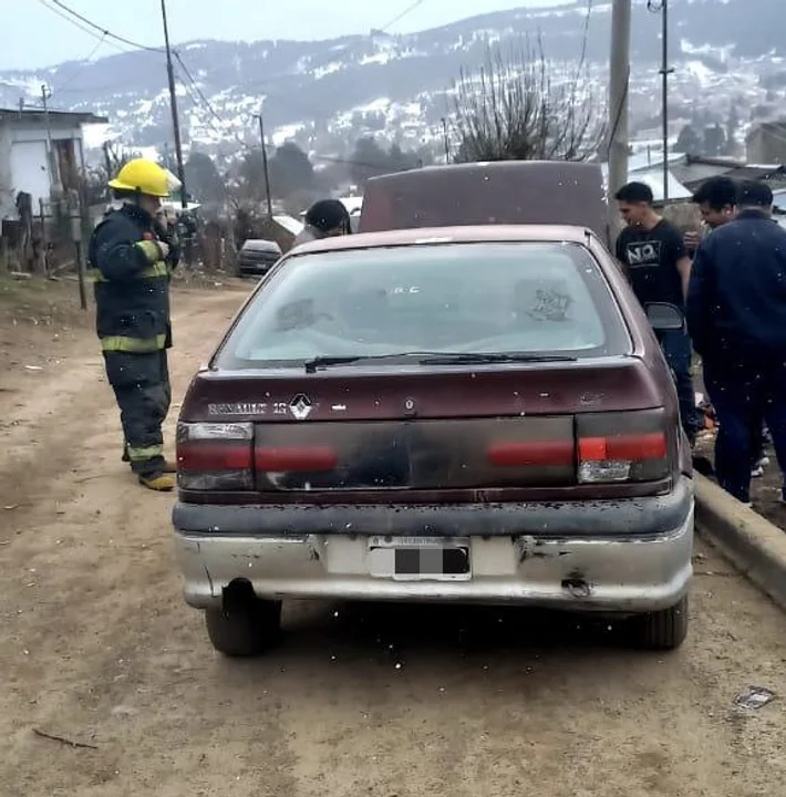 Otro principio de incendio en un auto, esta vez en el Barrio Ceferino