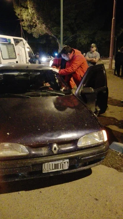 Fuerte choque entre dos vehículos dejó una mujer lesionada