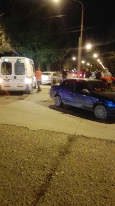 Fuerte choque entre dos vehículos dejó una mujer lesionada